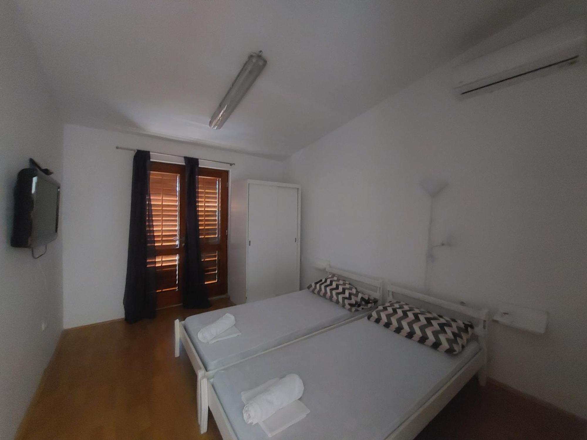 Studio-App Iva, Balcony With Sea View - 50 M From Beach Pag Town Extérieur photo